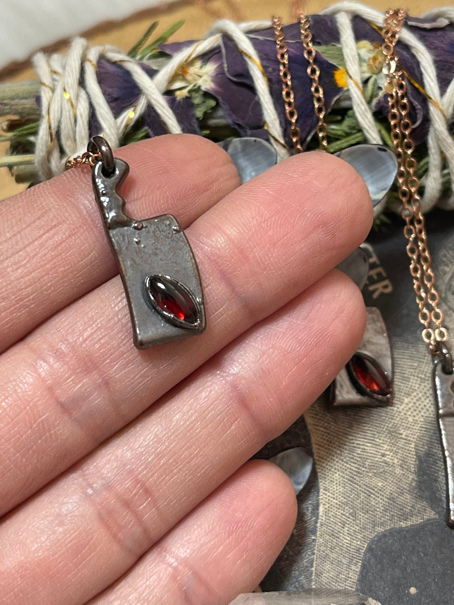 Butcher’s knife with garnet